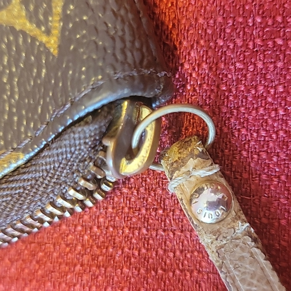100% Authentic LOUIS VUITTON - Picture 3 of 9